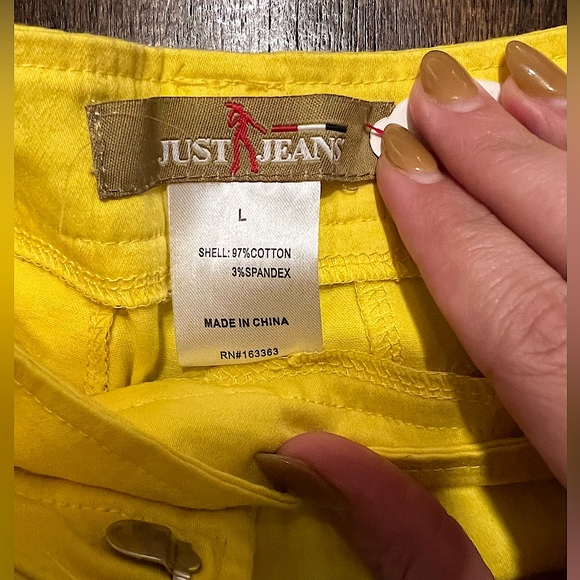 Retro Inspired Little Shorts - Picture 3 of 5